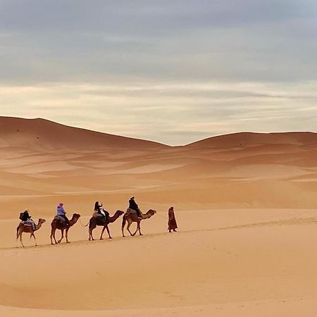 ホテル Erg Chegaga Camp Excursions マハミド エクステリア 写真